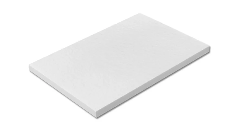 Rechteckige weiße Dämmplatte, glatte Oberfläche.